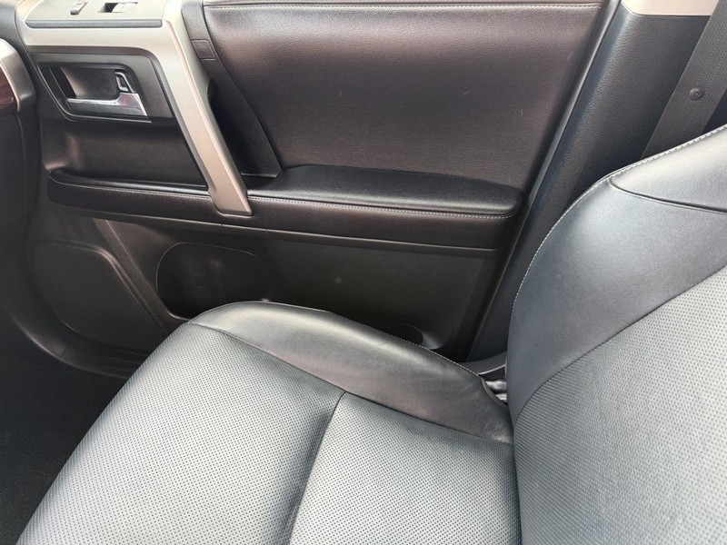 Toyota 4Runner Vehicle Image 21