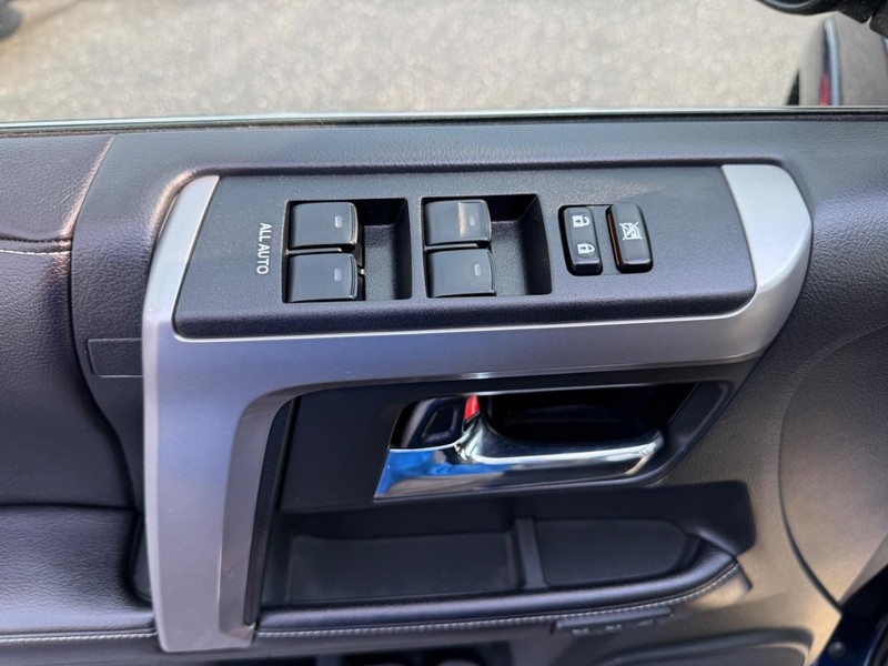 Toyota 4Runner Vehicle Image 25