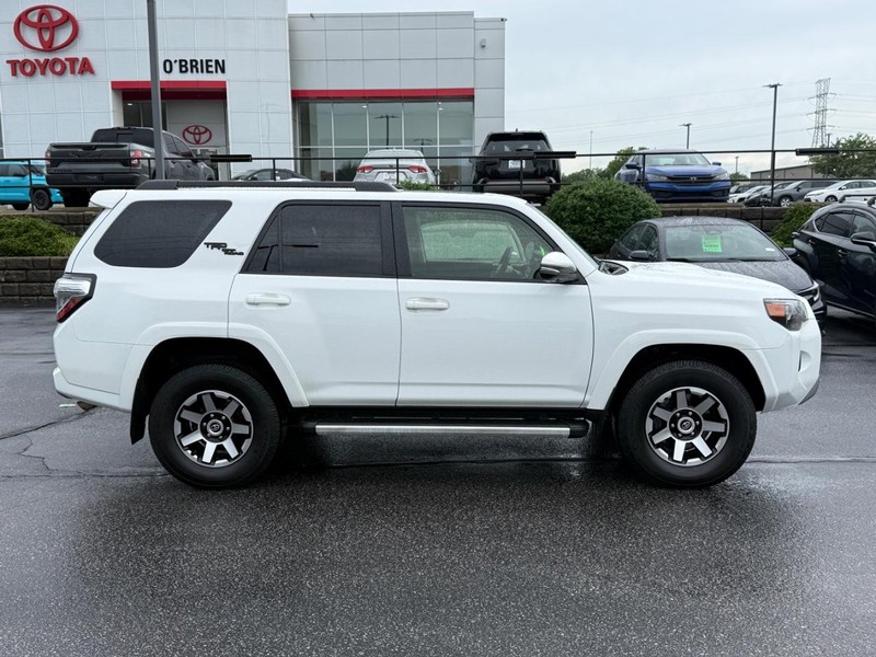 Toyota 4Runner Vehicle Image 02
