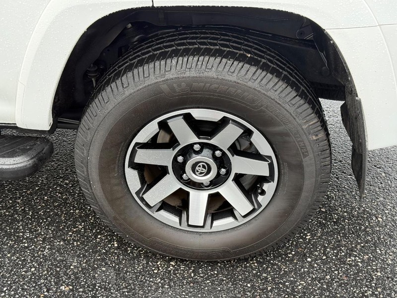 Toyota 4Runner Vehicle Image 06