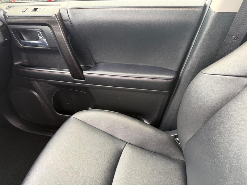 Toyota 4Runner Vehicle Image 21
