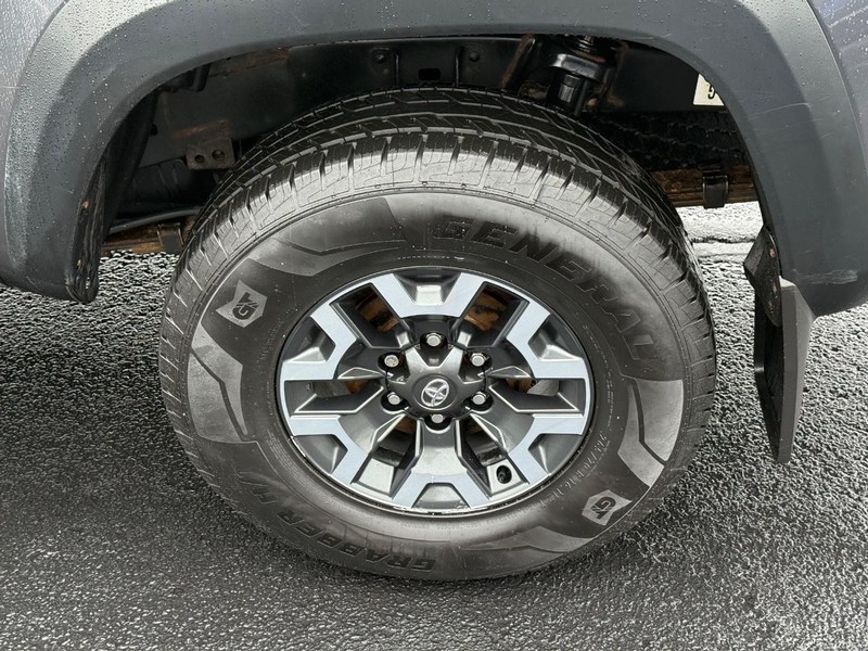 Toyota Tacoma 4WD Vehicle Image 06