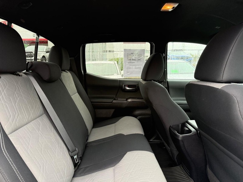Toyota Tacoma 4WD Vehicle Image 10