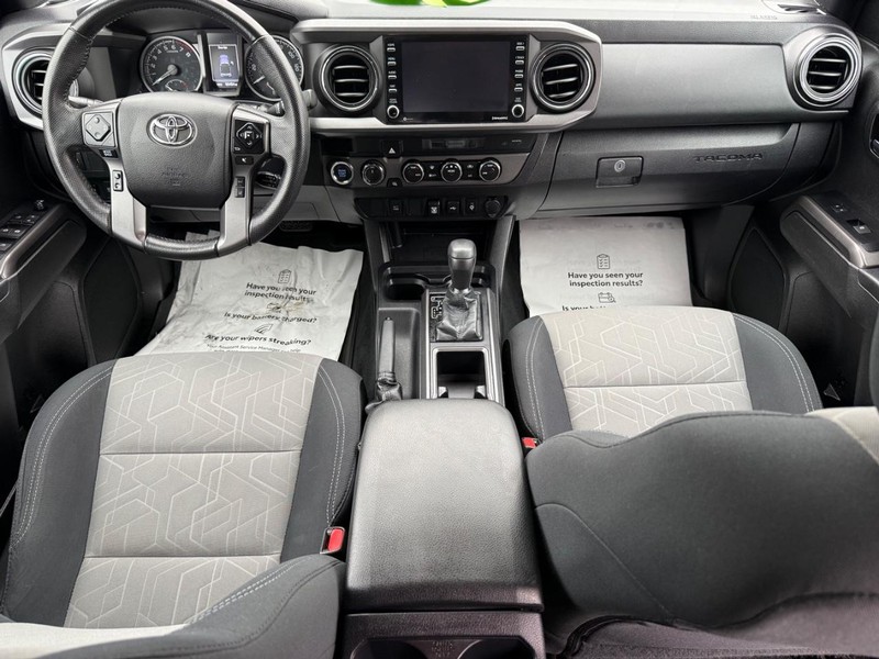 Toyota Tacoma 4WD Vehicle Image 11