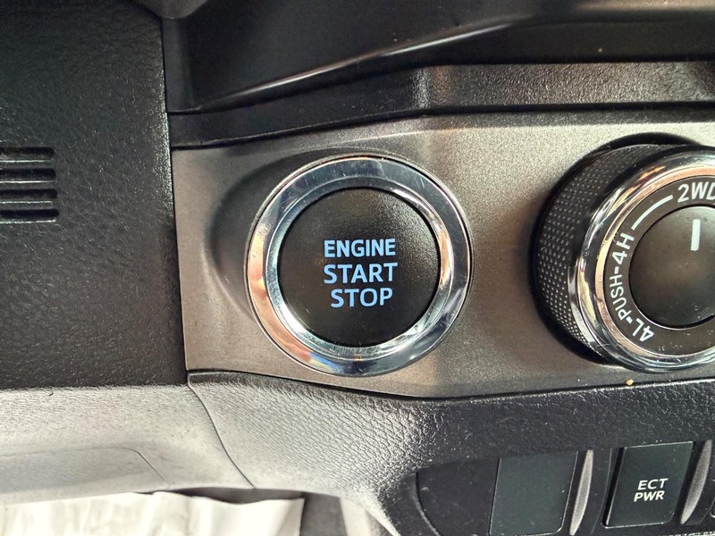Toyota Tacoma 4WD Vehicle Image 15