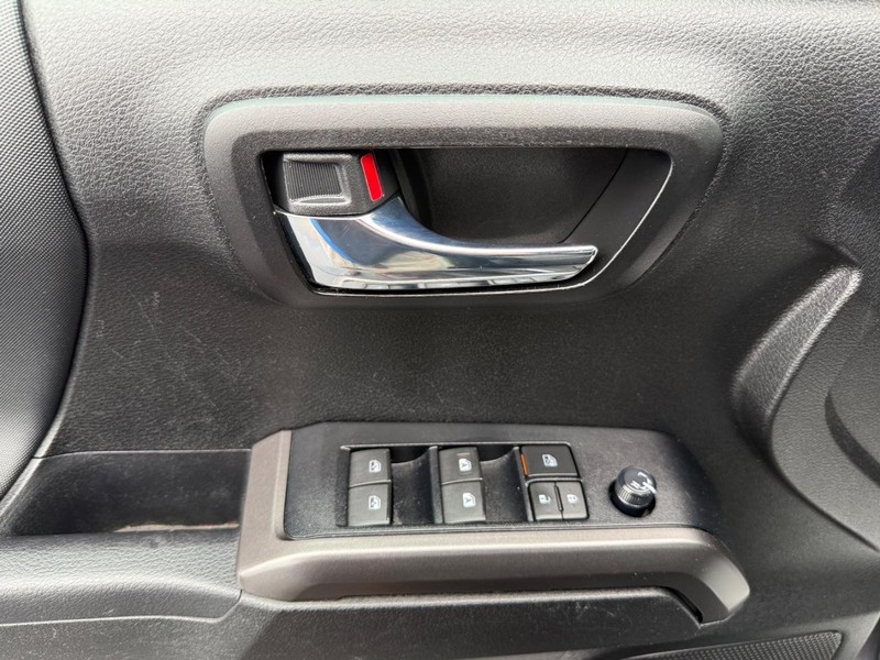 Toyota Tacoma 4WD Vehicle Image 23