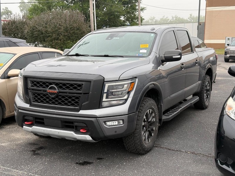 Nissan Titan Vehicle Image 02