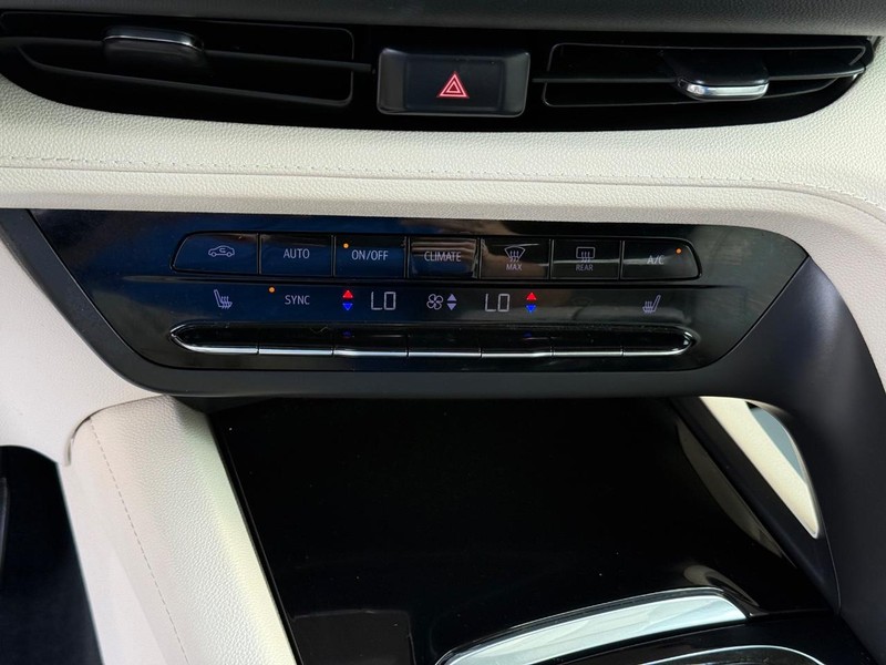 Buick Envision Vehicle Full-screen Gallery Image 20