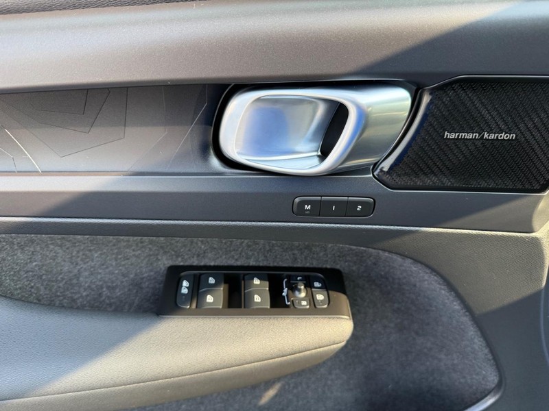 Volvo C40 Recharge Pure Electric Vehicle Image 21