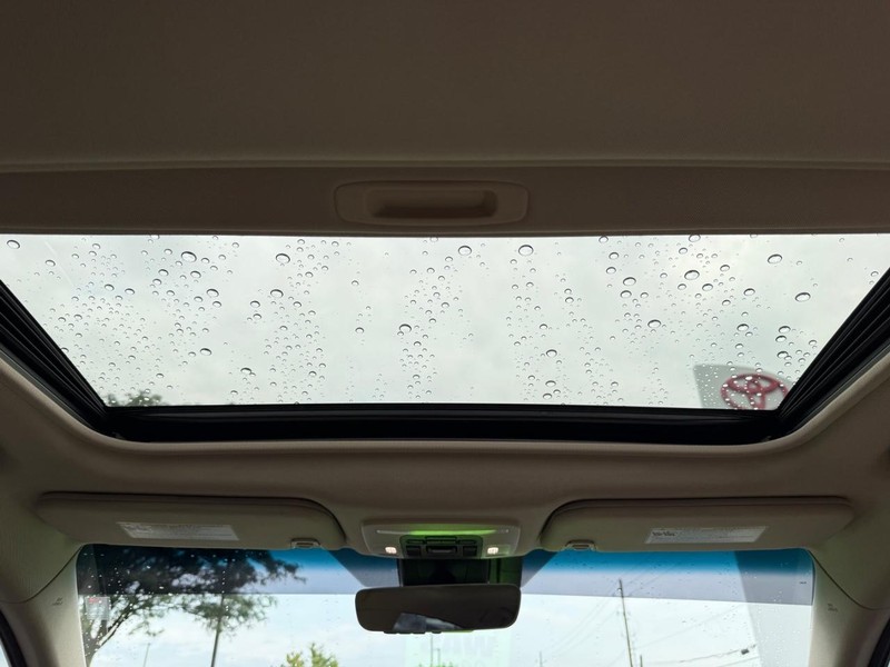 Toyota Avalon Vehicle Image 11