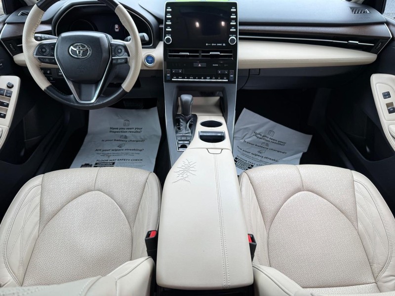 Toyota Avalon Vehicle Image 12