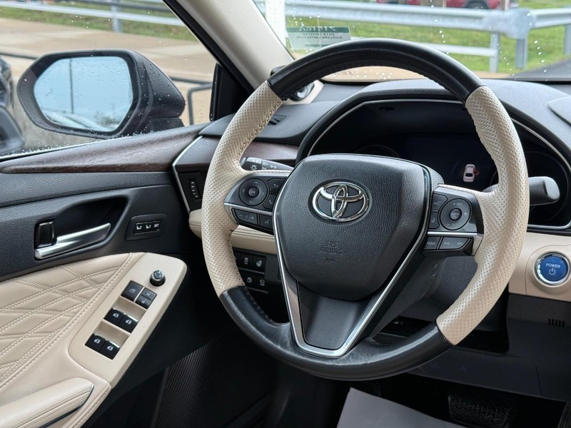 Toyota Avalon Vehicle Image 13