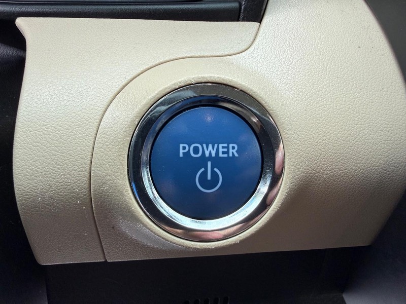 Toyota Avalon Vehicle Image 16
