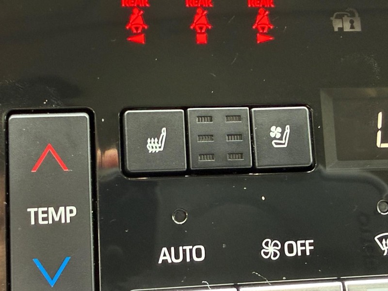 Toyota Avalon Vehicle Image 17