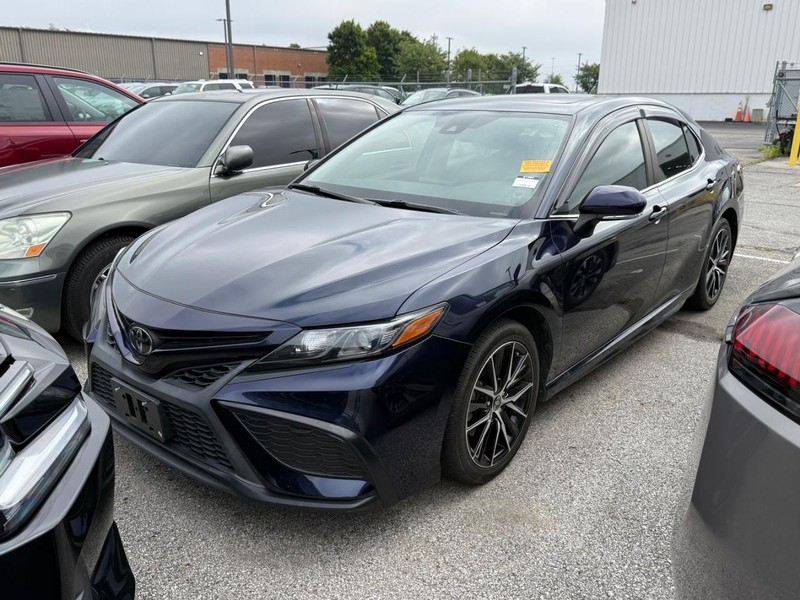 Toyota Camry Vehicle Image 02