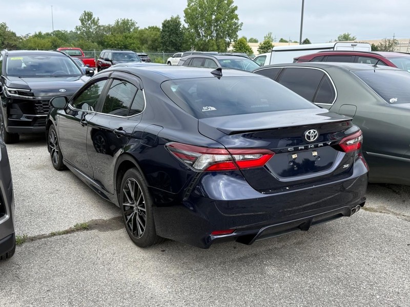 Toyota Camry Vehicle Image 03