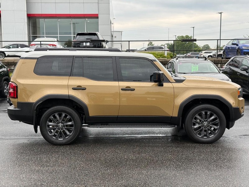 Toyota Land Cruiser Vehicle Image 02