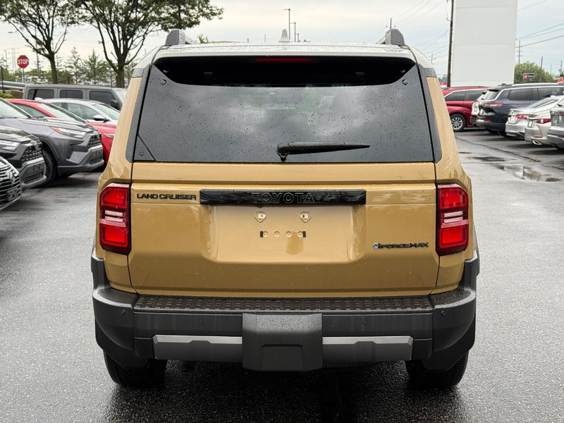 Toyota Land Cruiser Vehicle Image 04