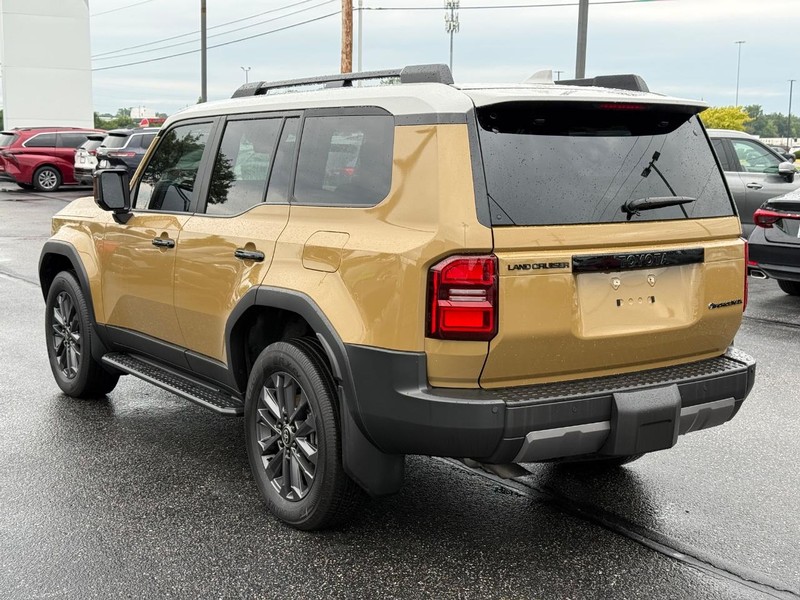 Toyota Land Cruiser Vehicle Image 05