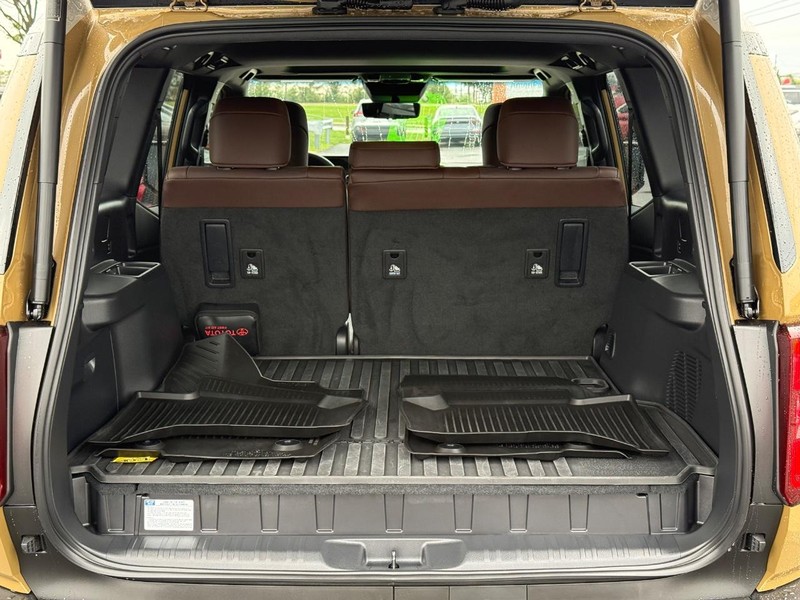 Toyota Land Cruiser Vehicle Image 07