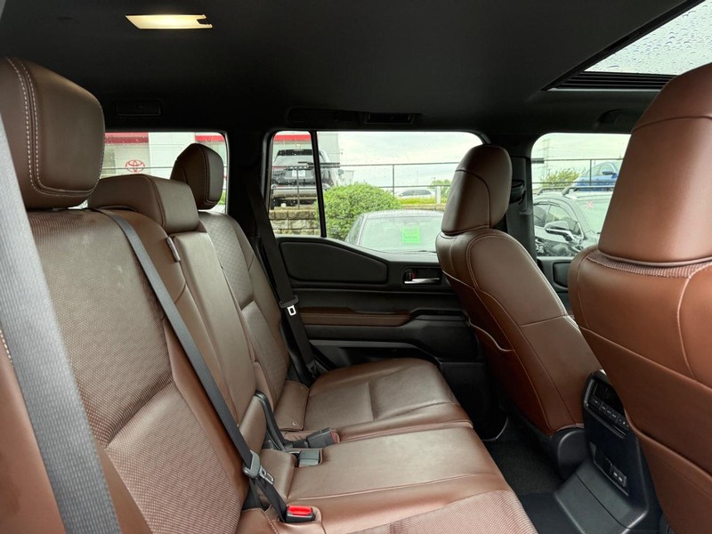 Toyota Land Cruiser Vehicle Image 11
