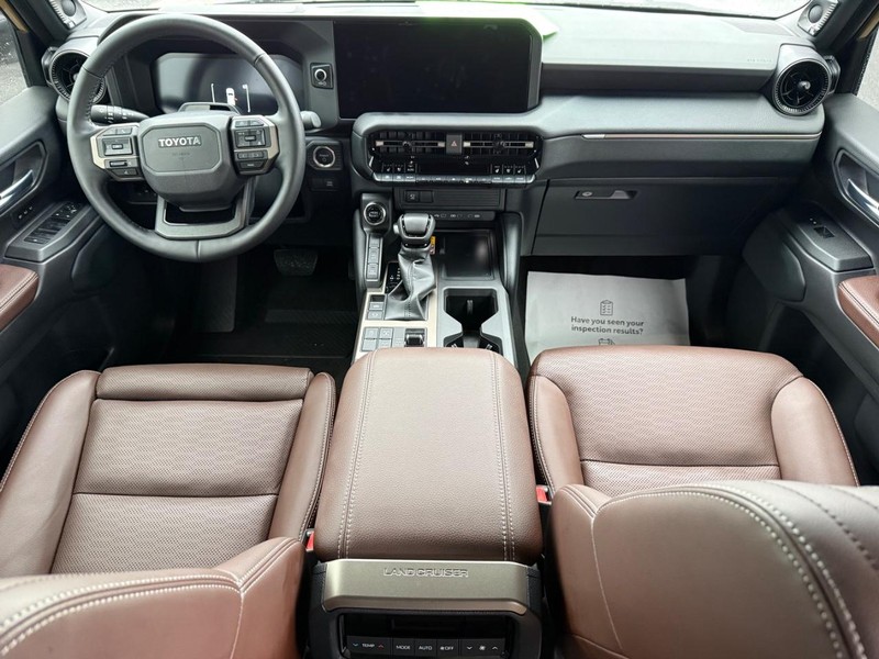 Toyota Land Cruiser Vehicle Image 13
