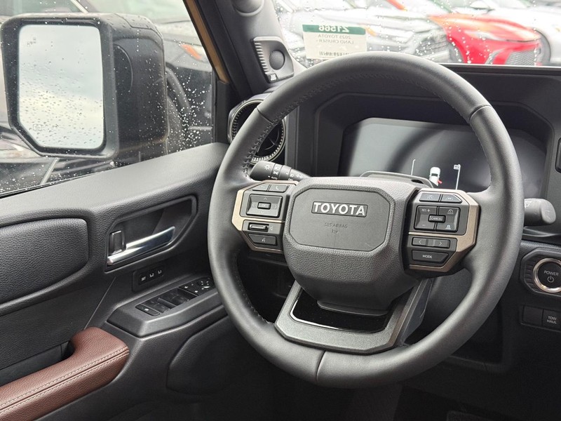 Toyota Land Cruiser Vehicle Image 14