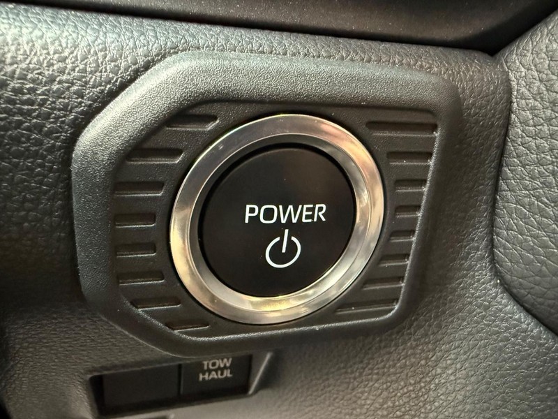 Toyota Land Cruiser Vehicle Image 17