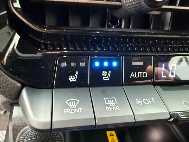 Toyota Land Cruiser Vehicle Image 18