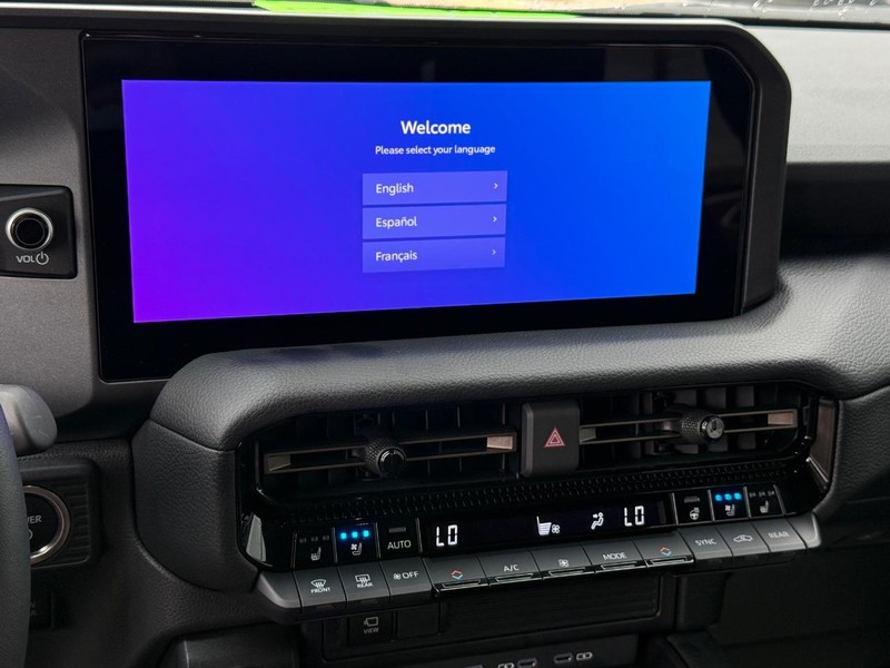 Toyota Land Cruiser Vehicle Image 19