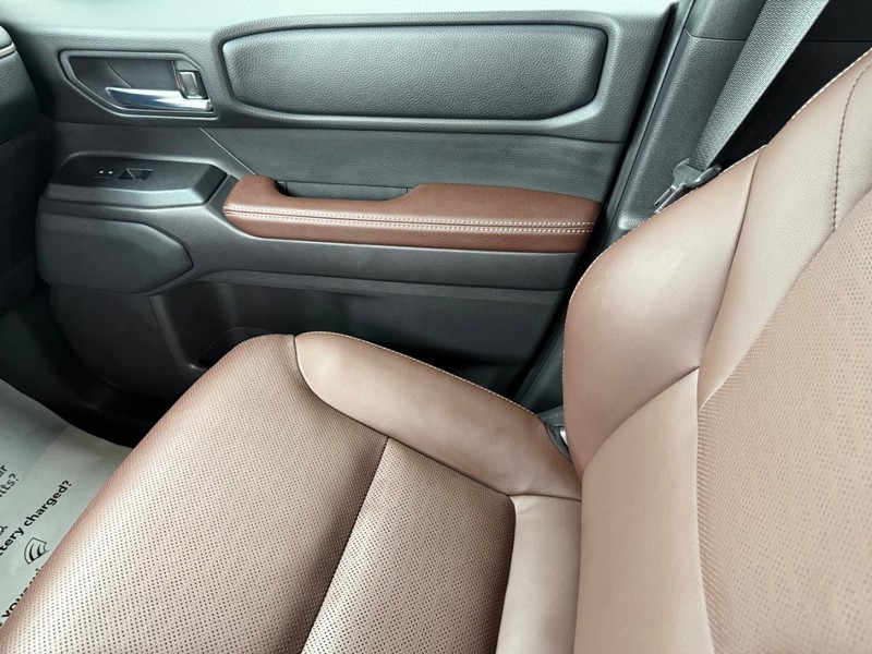 Toyota Land Cruiser Vehicle Image 22