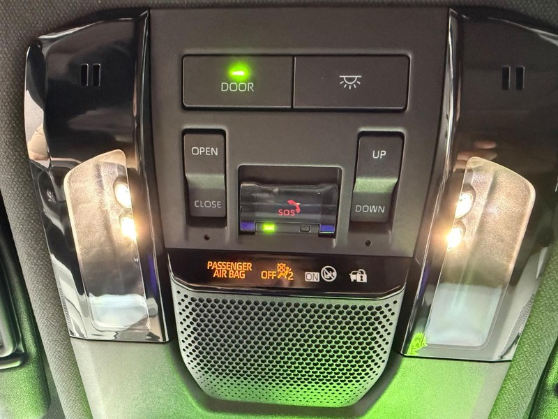 Toyota Land Cruiser Vehicle Image 23