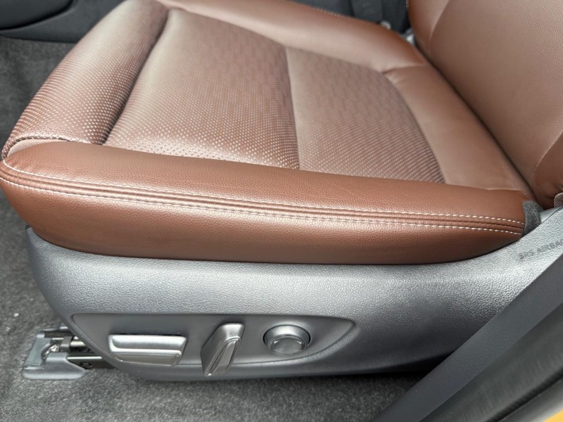 Toyota Land Cruiser Vehicle Image 27