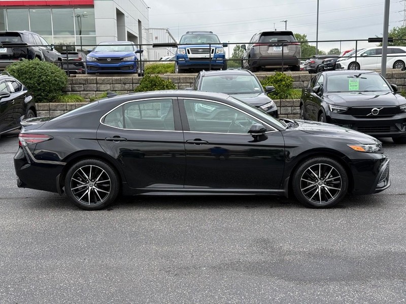 Toyota Camry Vehicle Image 02