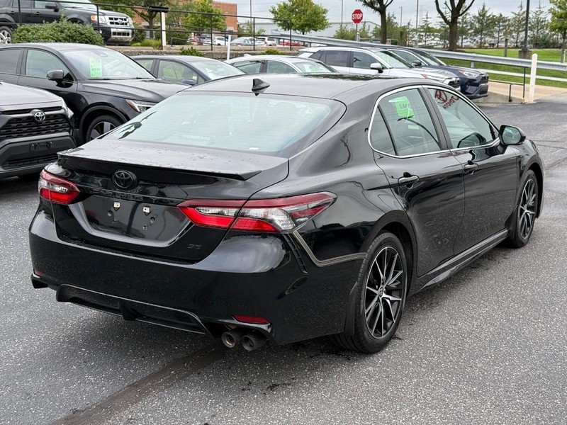 Toyota Camry Vehicle Image 03