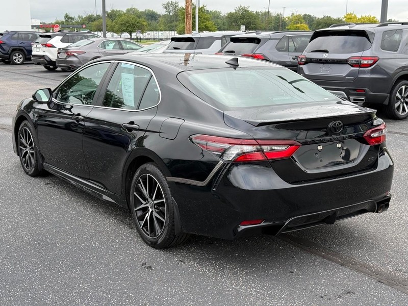 Toyota Camry Vehicle Image 05