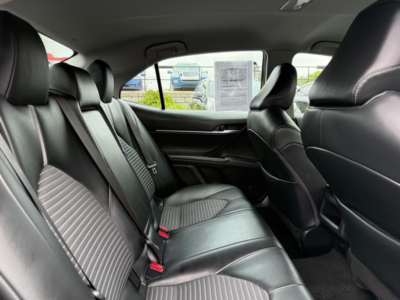 Toyota Camry Vehicle Image 10