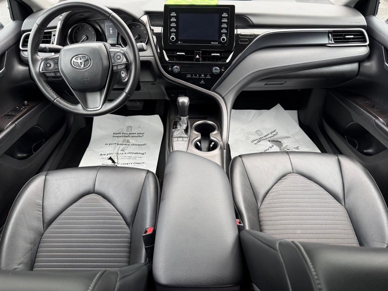 Toyota Camry Vehicle Image 11