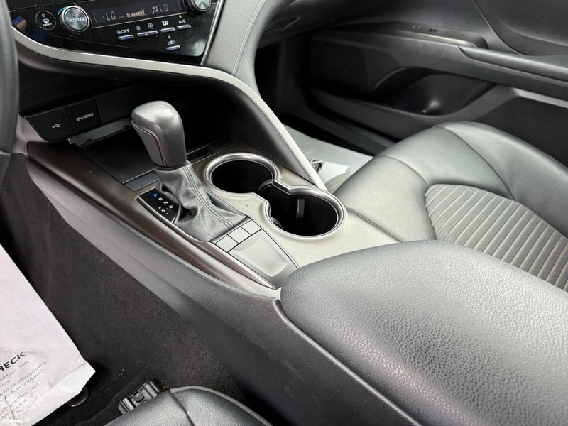 Toyota Camry Vehicle Image 17