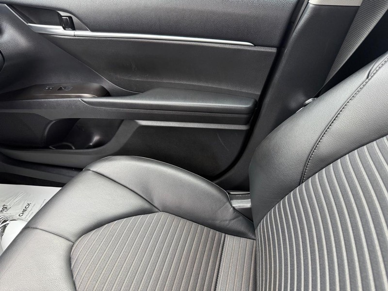 Toyota Camry Vehicle Image 18
