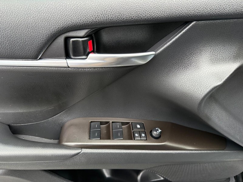 Toyota Camry Vehicle Image 21