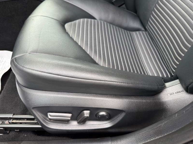 Toyota Camry Vehicle Image 22