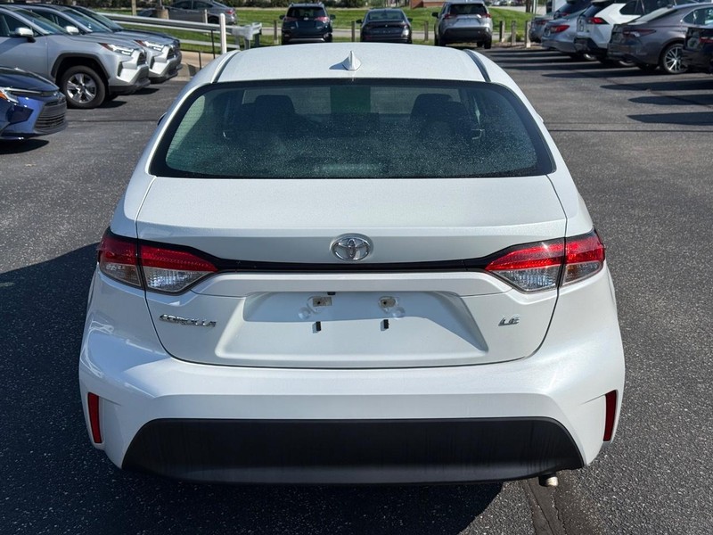 Toyota Corolla Vehicle Full-screen Gallery Image 04