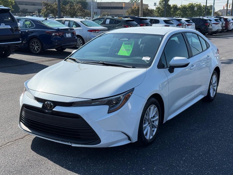 Toyota Corolla Vehicle Full-screen Gallery Image 08