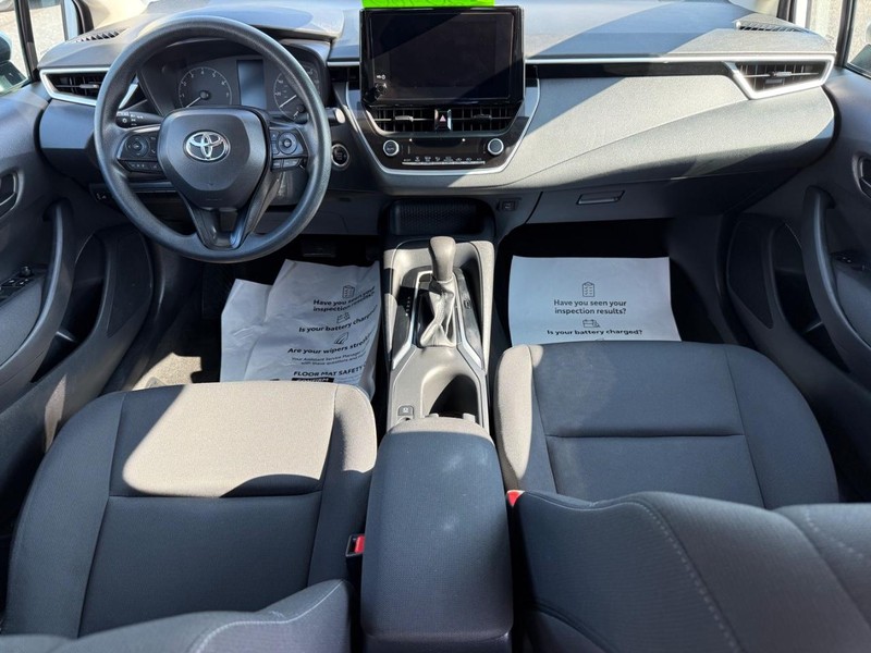 Toyota Corolla Vehicle Full-screen Gallery Image 11