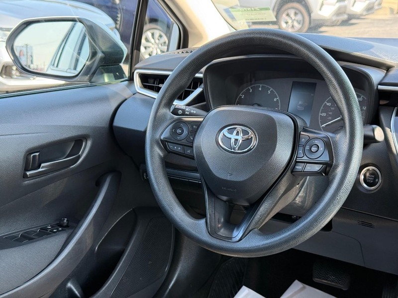 Toyota Corolla Vehicle Full-screen Gallery Image 12