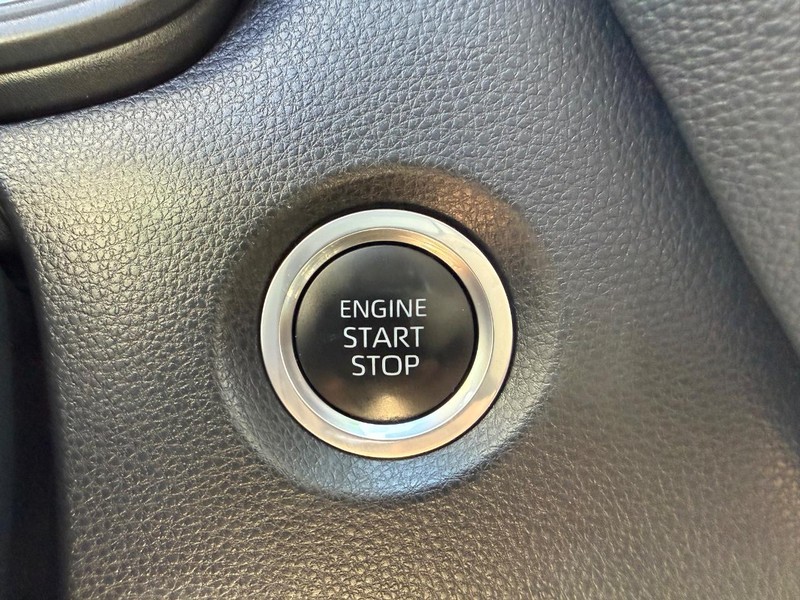 Toyota Corolla Vehicle Full-screen Gallery Image 15