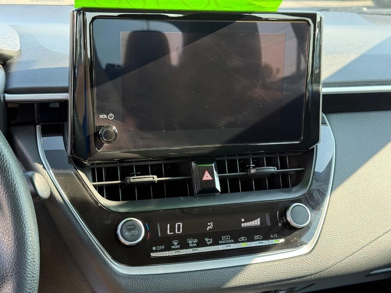 Toyota Corolla Vehicle Full-screen Gallery Image 16