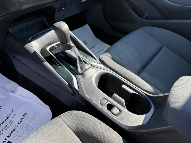 Toyota Corolla Vehicle Full-screen Gallery Image 18