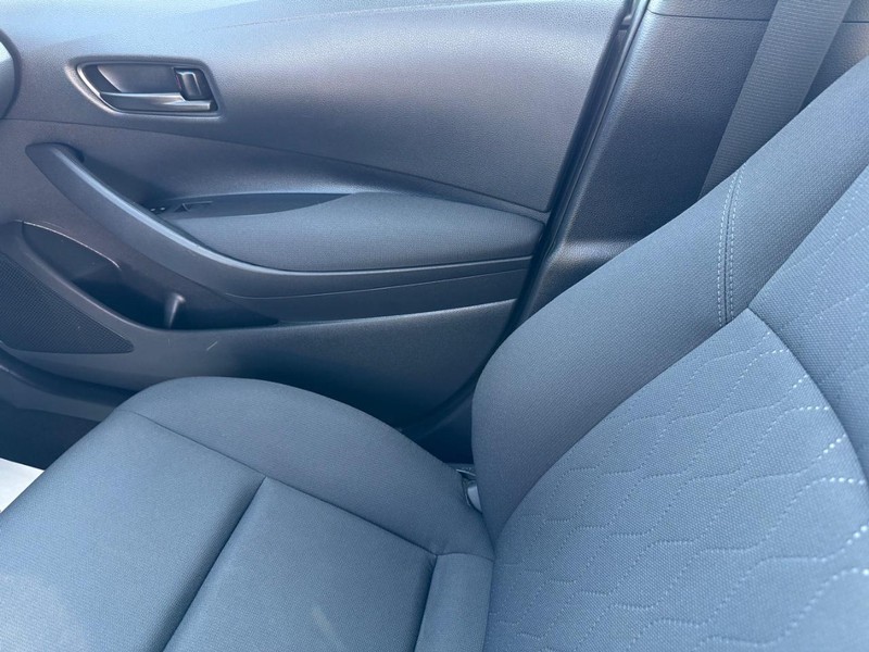 Toyota Corolla Vehicle Full-screen Gallery Image 19